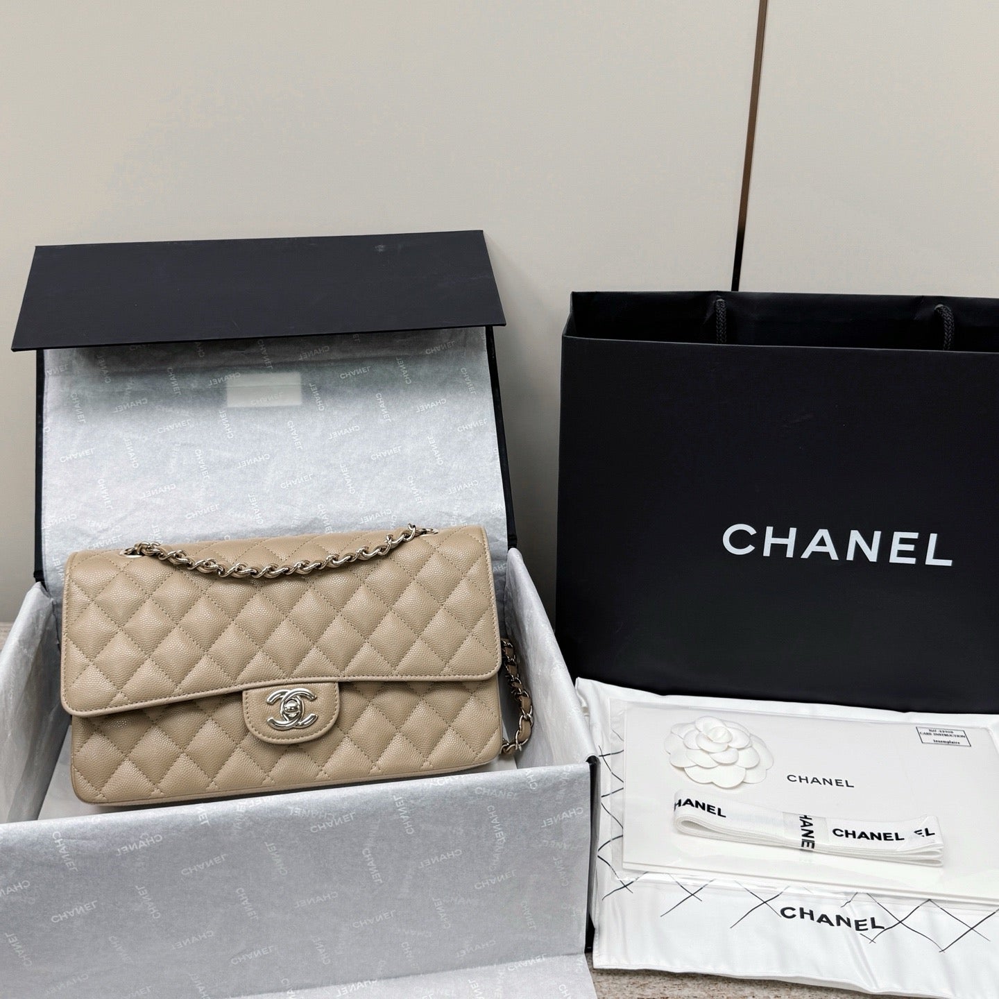 샤넬 / 클래식 플랩백 미디엄 캐비어스킨 CF25