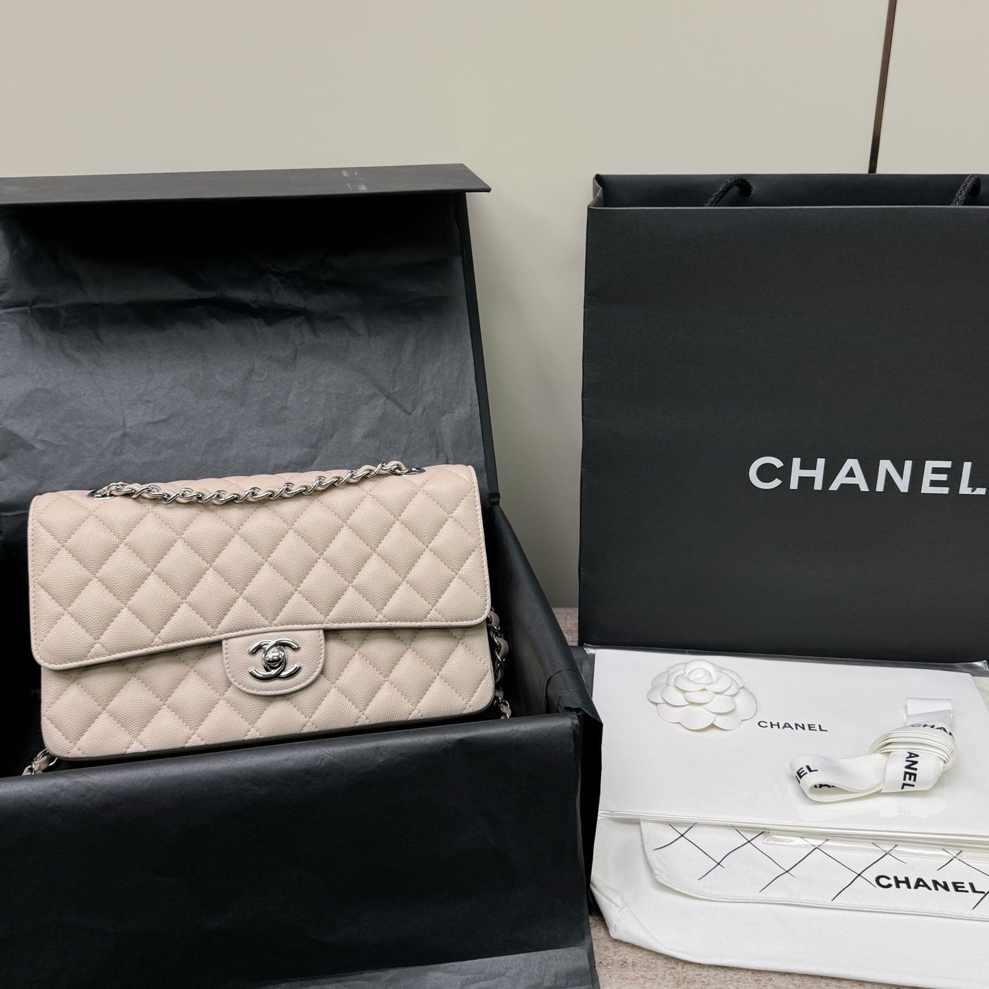 샤넬 / 클래식 플랩백 미디엄 캐비어스킨 CF25