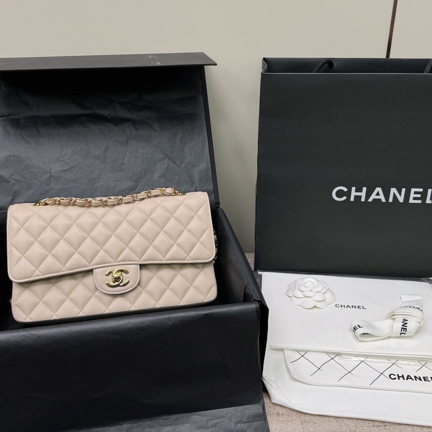 샤넬 / 클래식 플랩백 미디엄 캐비어스킨 CF25