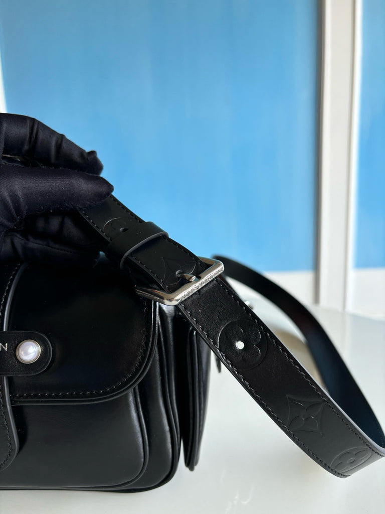 루이비통 / 카고 웨어러블 월릿