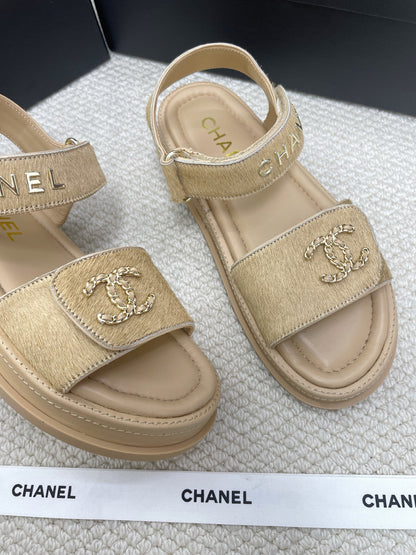 샤넬 / 레터링 벨크로 샌들 25SS