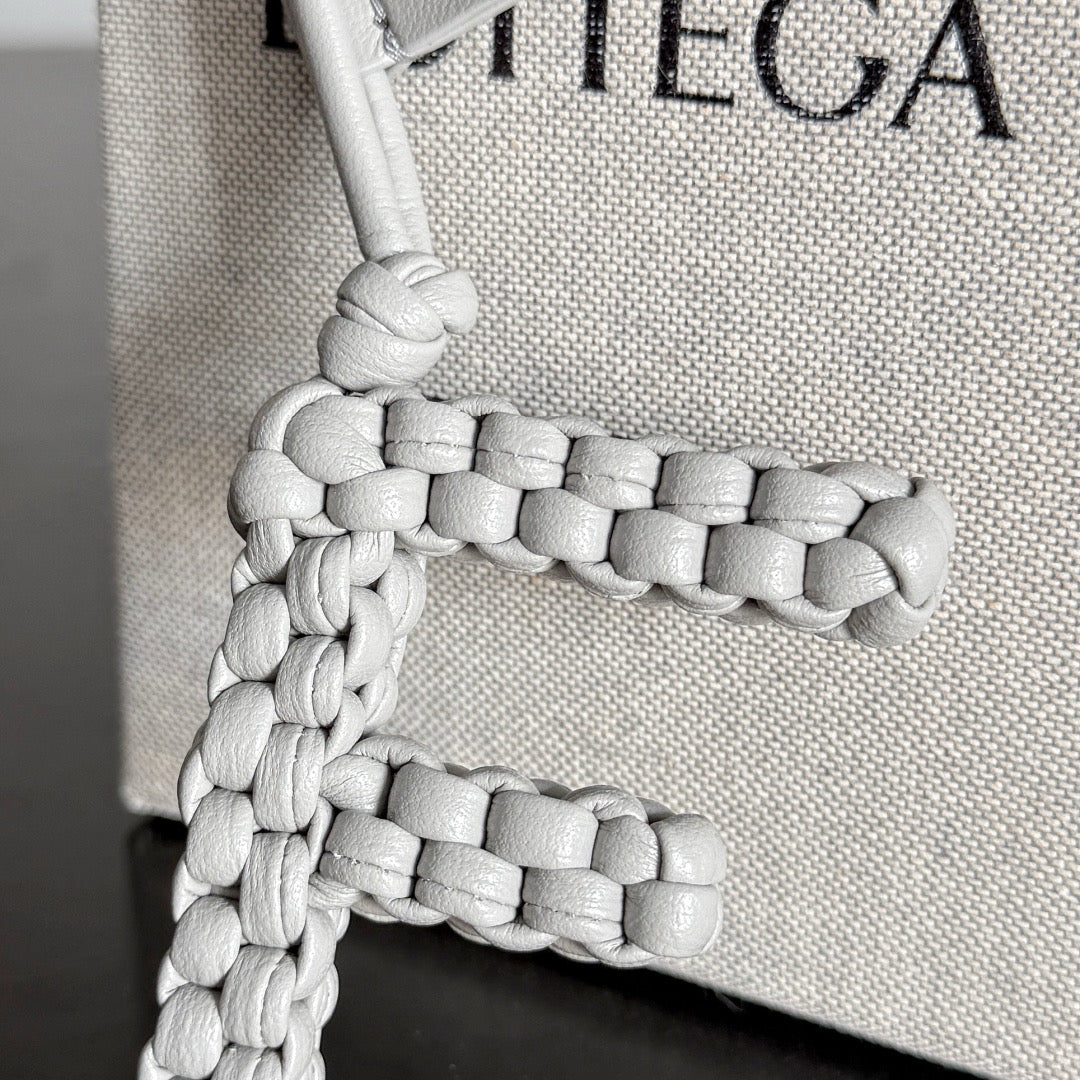 보테가 베네타 / 레터 E 참