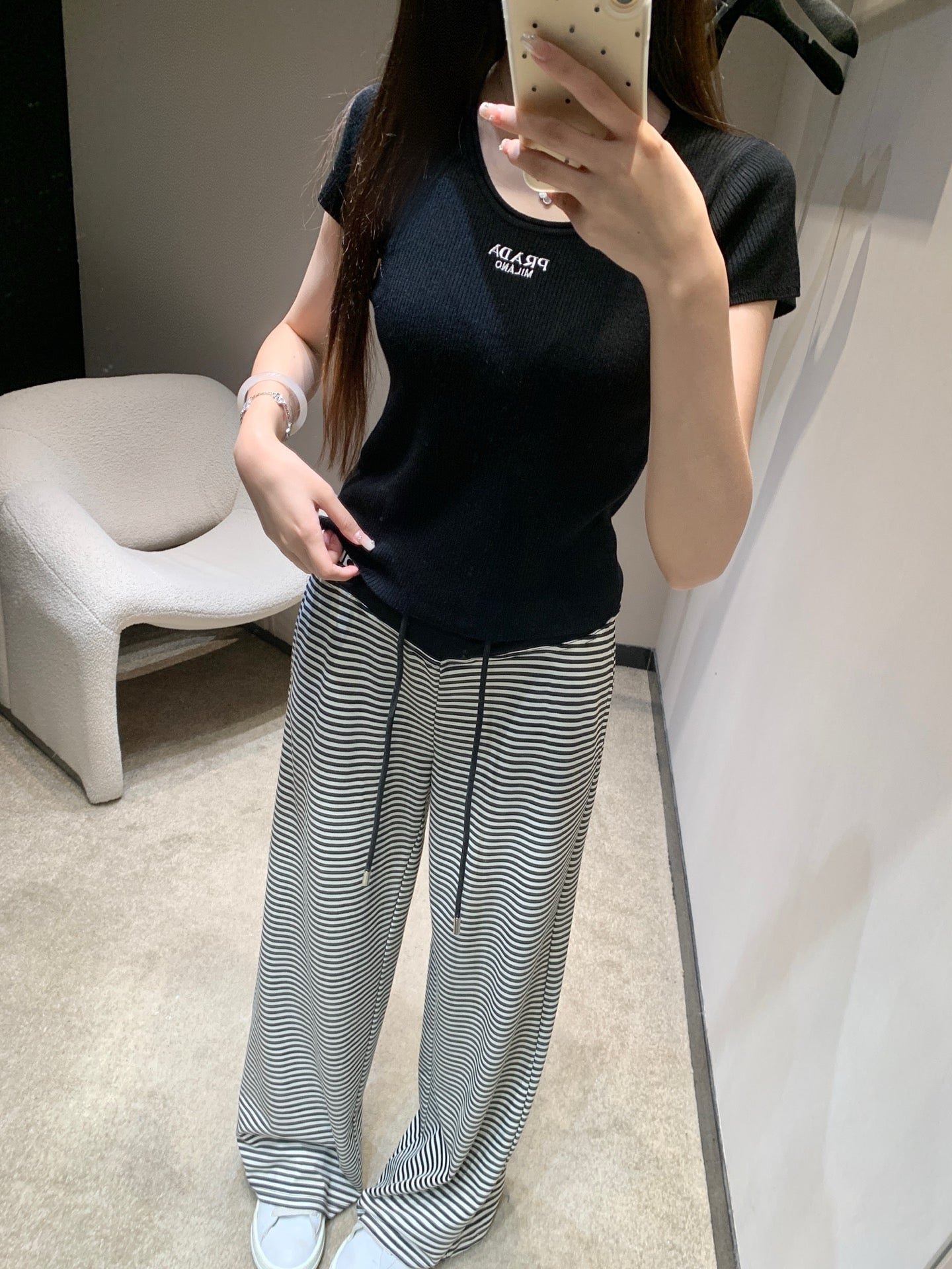 프라다 / 레터링 자수 티셔츠