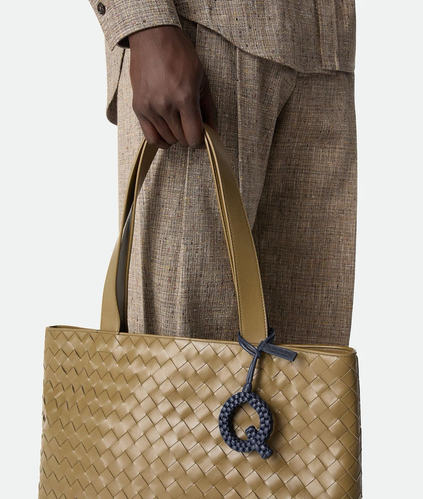 보테가 베네타 / 레터 Q 참