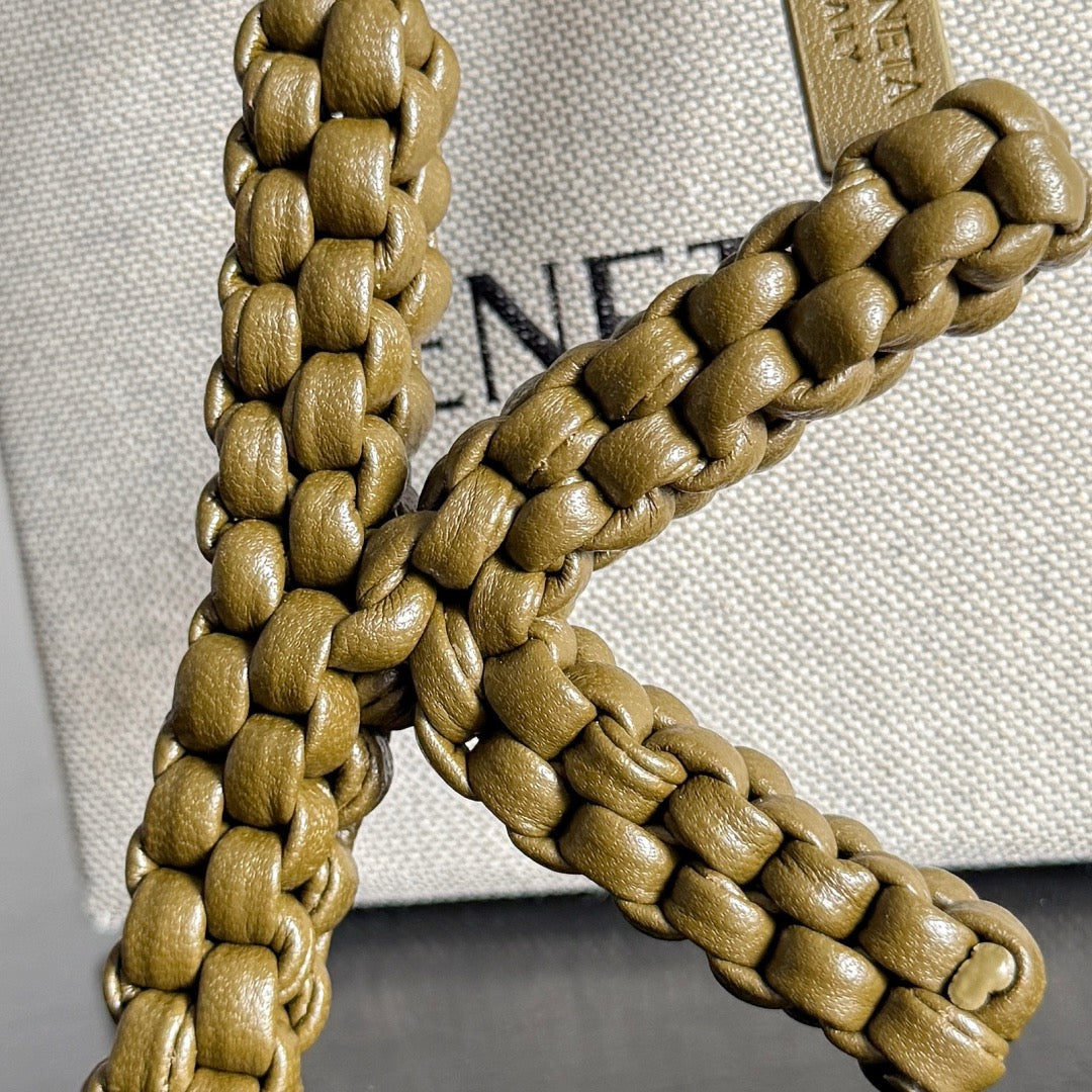 보테가 베네타 / 레터 K 참