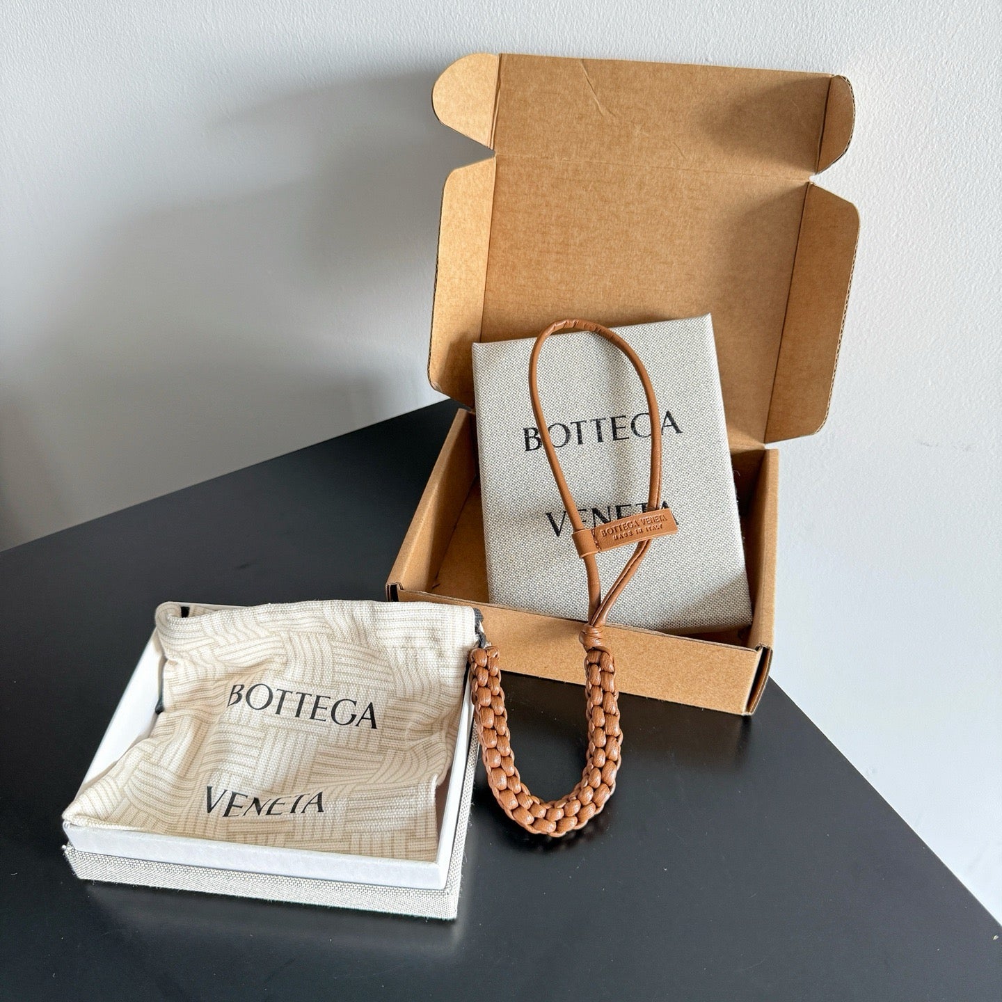 보테가 베네타 / 레터 U 참