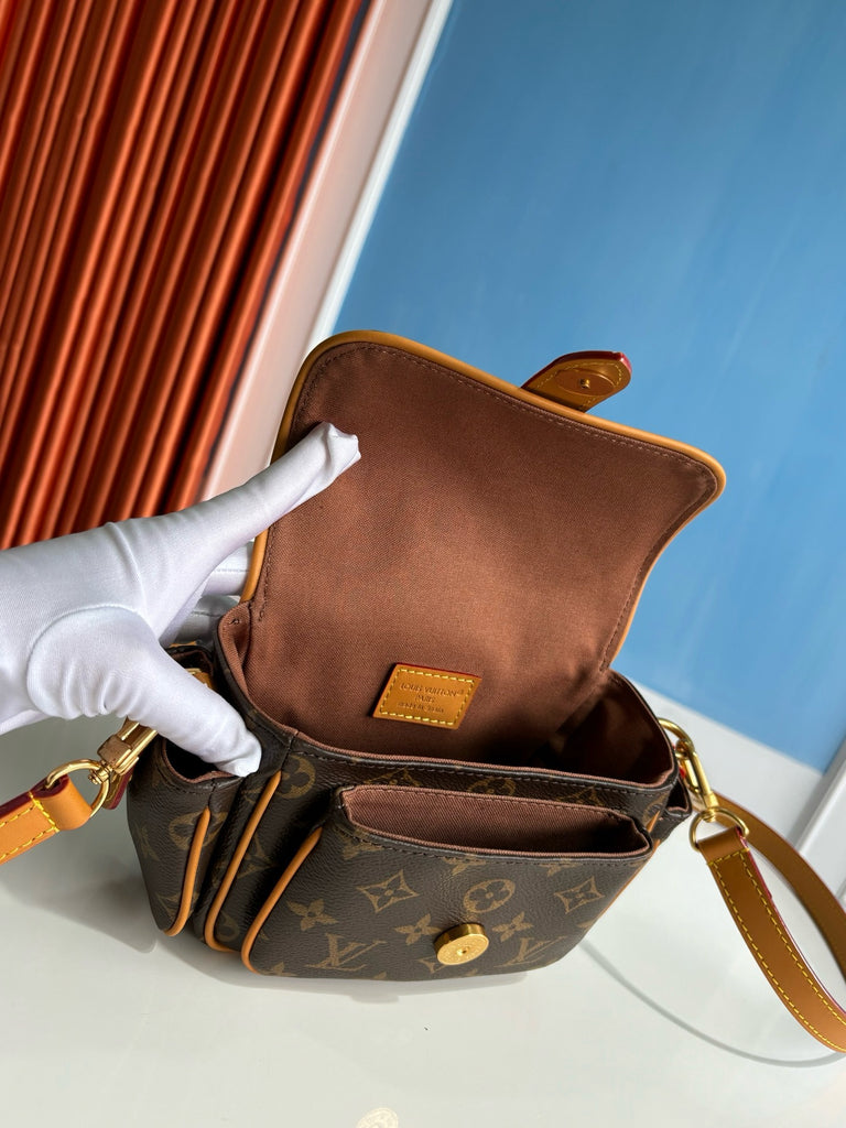 루이비통 / 카고 웨어러블 월릿