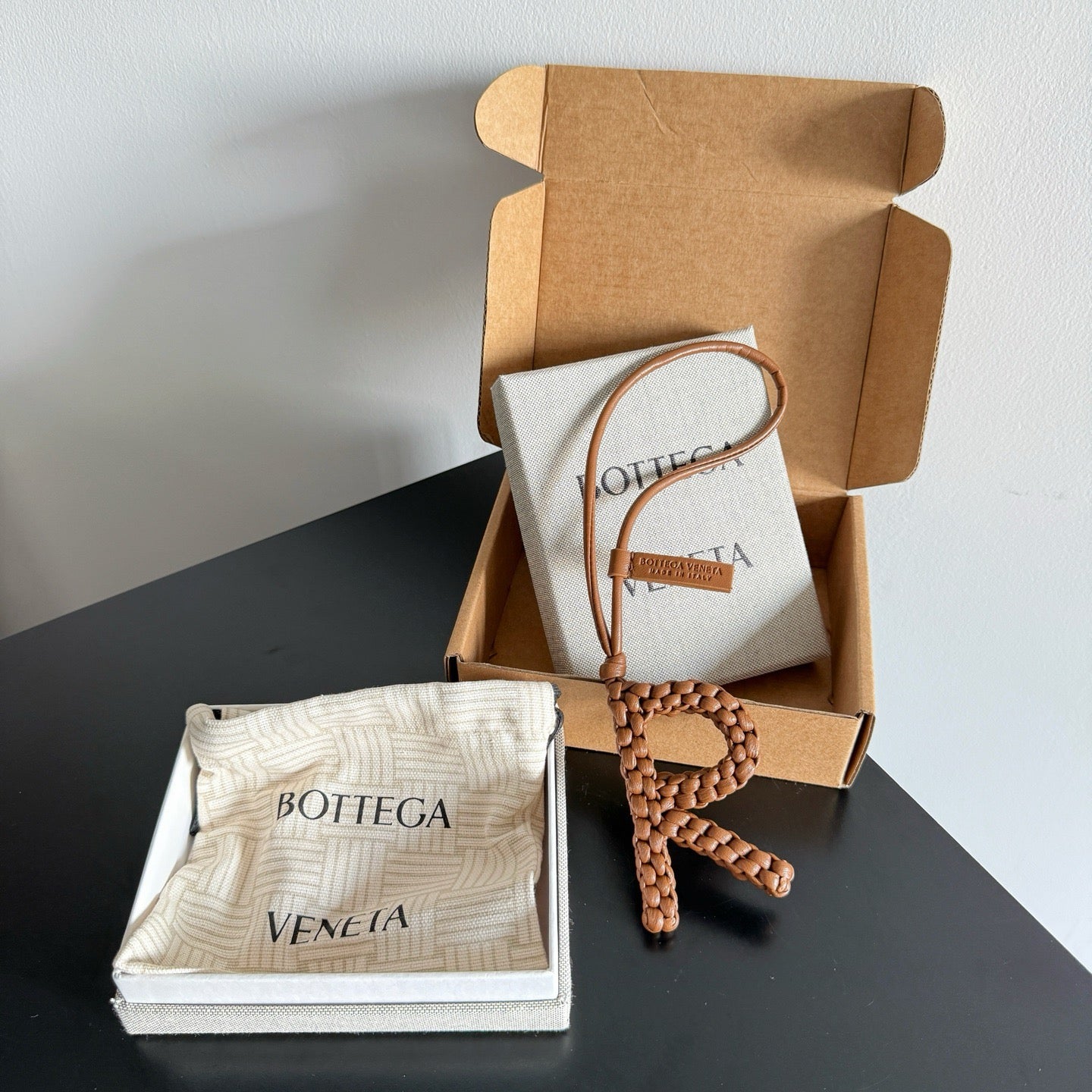 보테가 베네타 / 레터 R 참