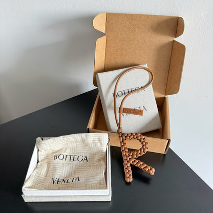 보테가 베네타 / 레터 R 참