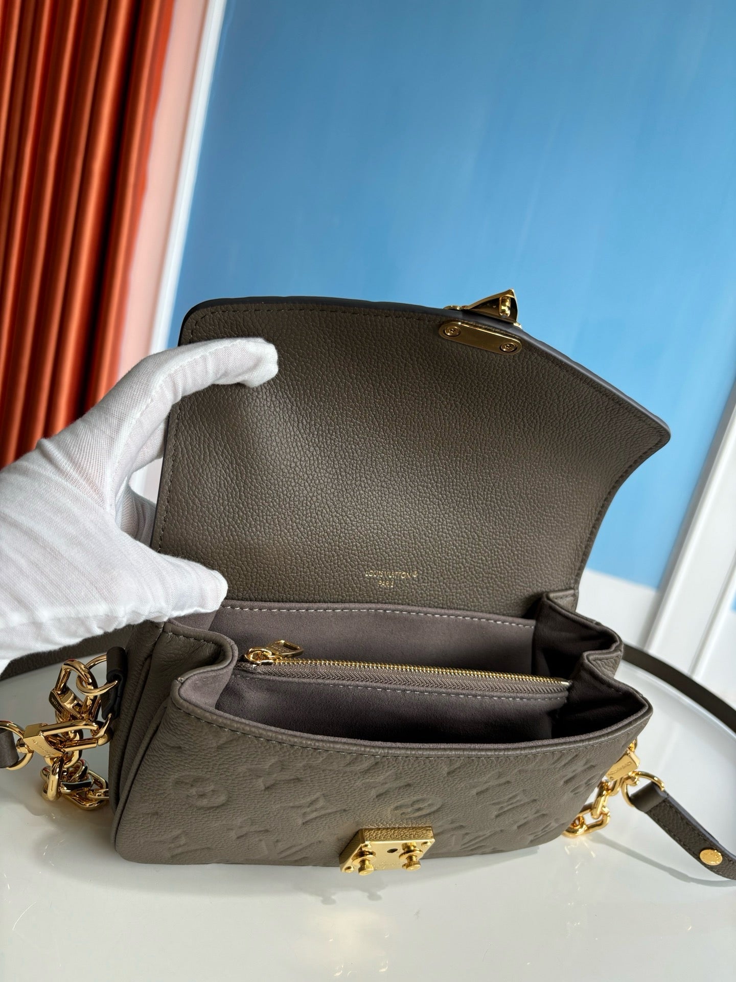 루이비통 / 포쉐트 메티스 이스트 웨스트