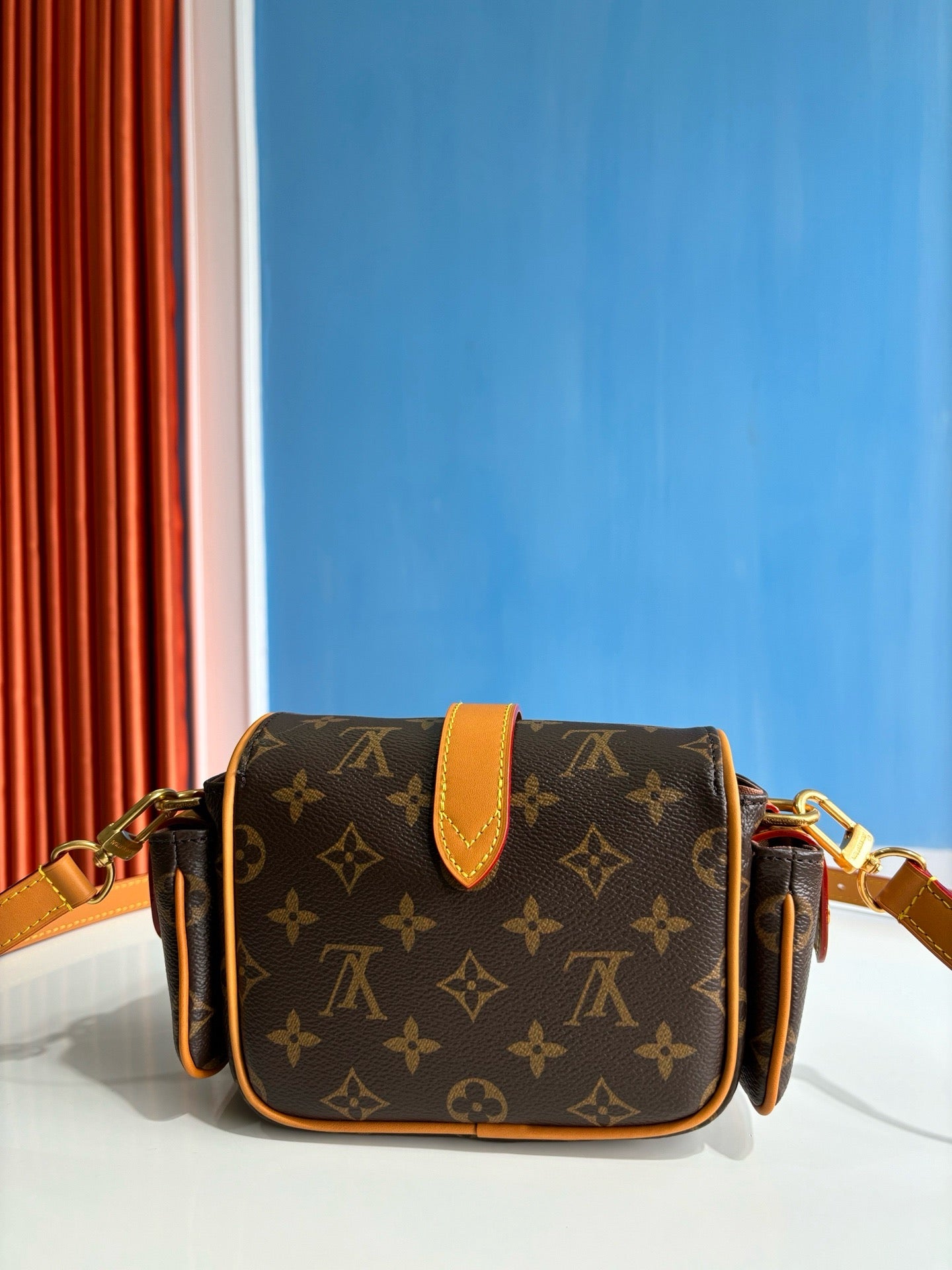 루이비통 / 카고 웨어러블 월릿