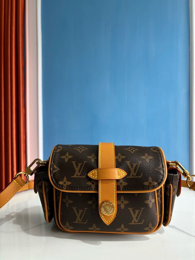 루이비통 / 카고 웨어러블 월릿