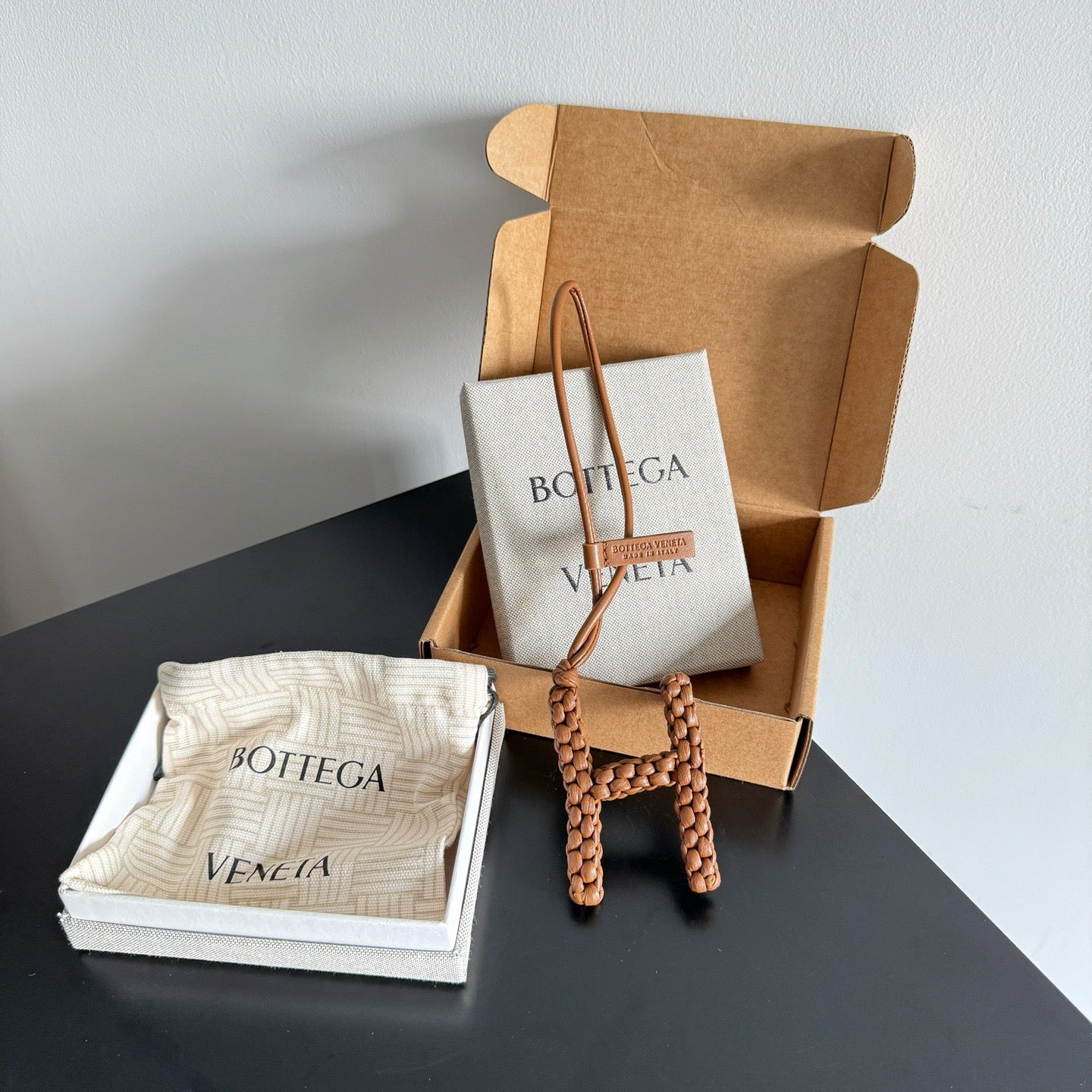 보테가 베네타 / 레터 H 참