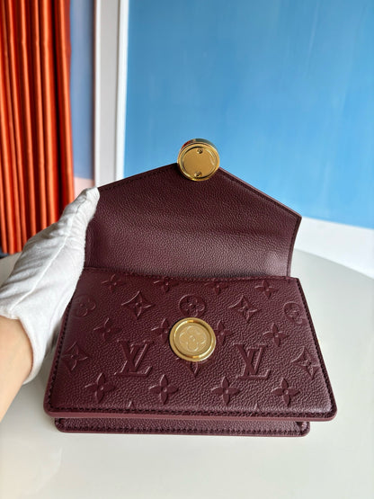 루이비통 / 월릿 온 체인 로지