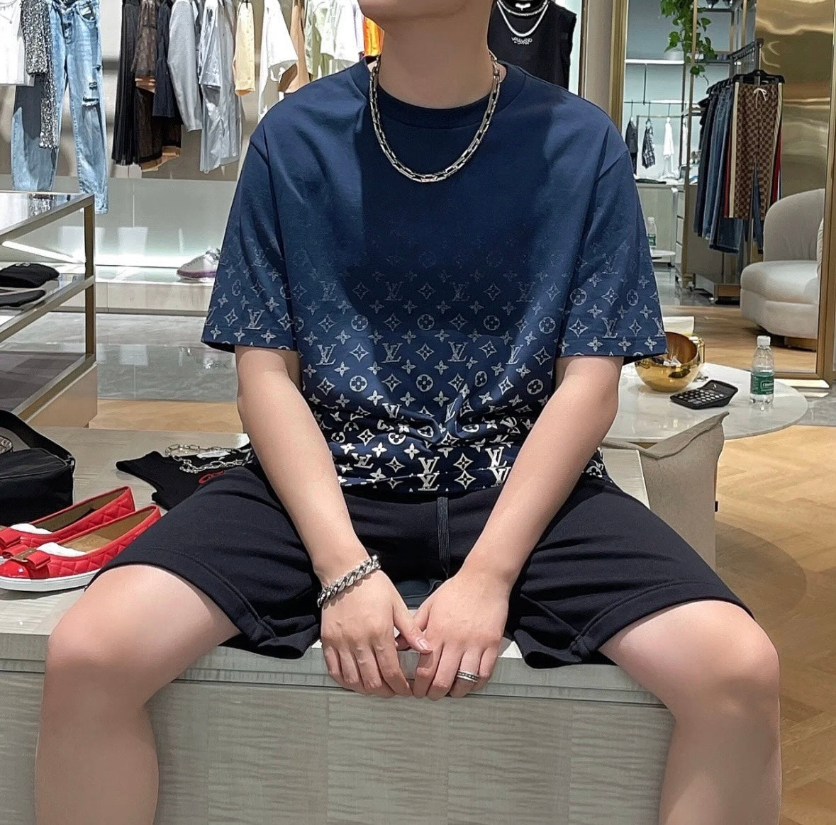 루이비통 / 그라디언트 하단 코튼 티셔츠