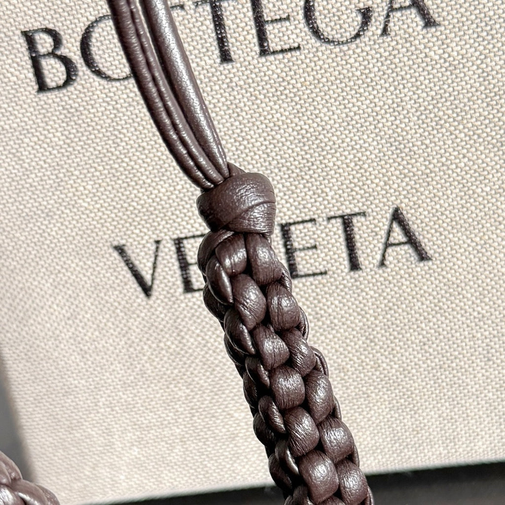 보테가 베네타 / 레터 V 참