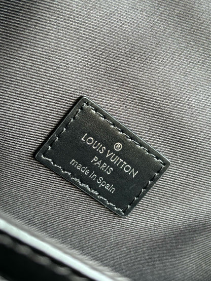 루이비통 / 카고 웨어러블 월릿