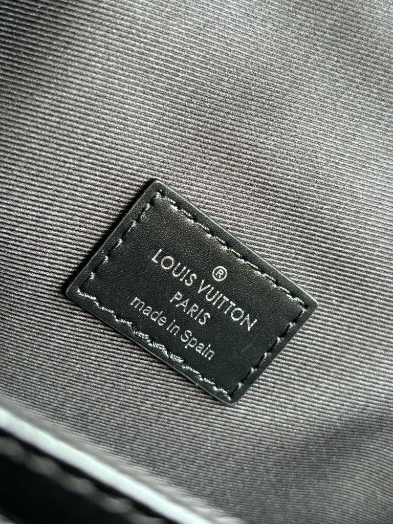 루이비통 / 카고 웨어러블 월릿