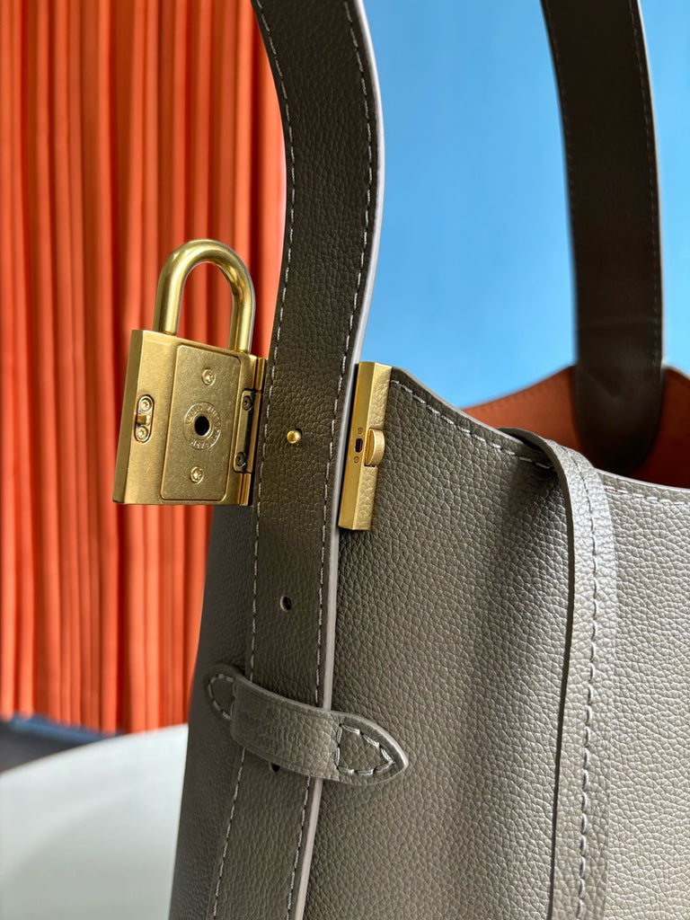 루이비통 / 로우 키 호보 PM