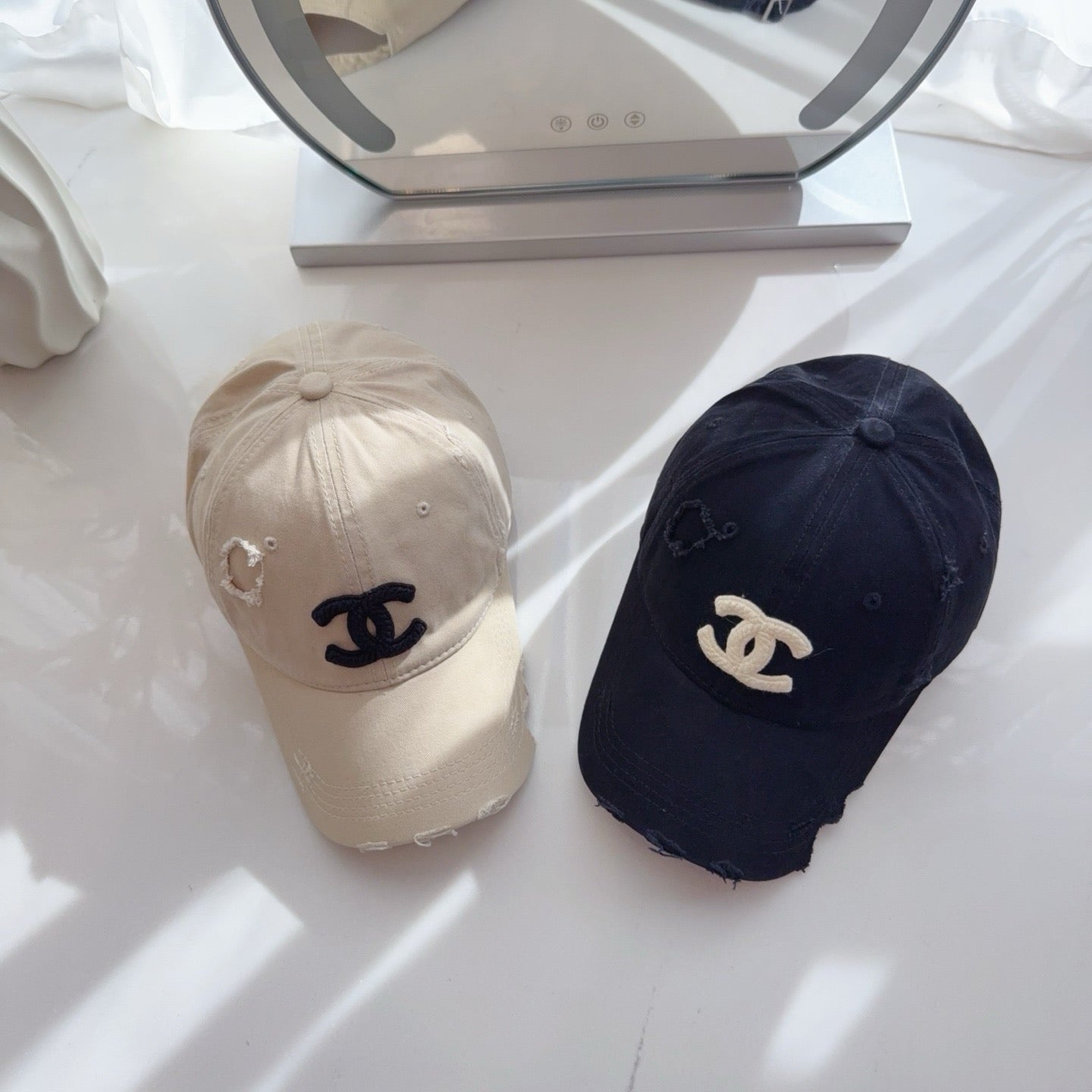 샤넬 / 데미지 워싱 볼캡