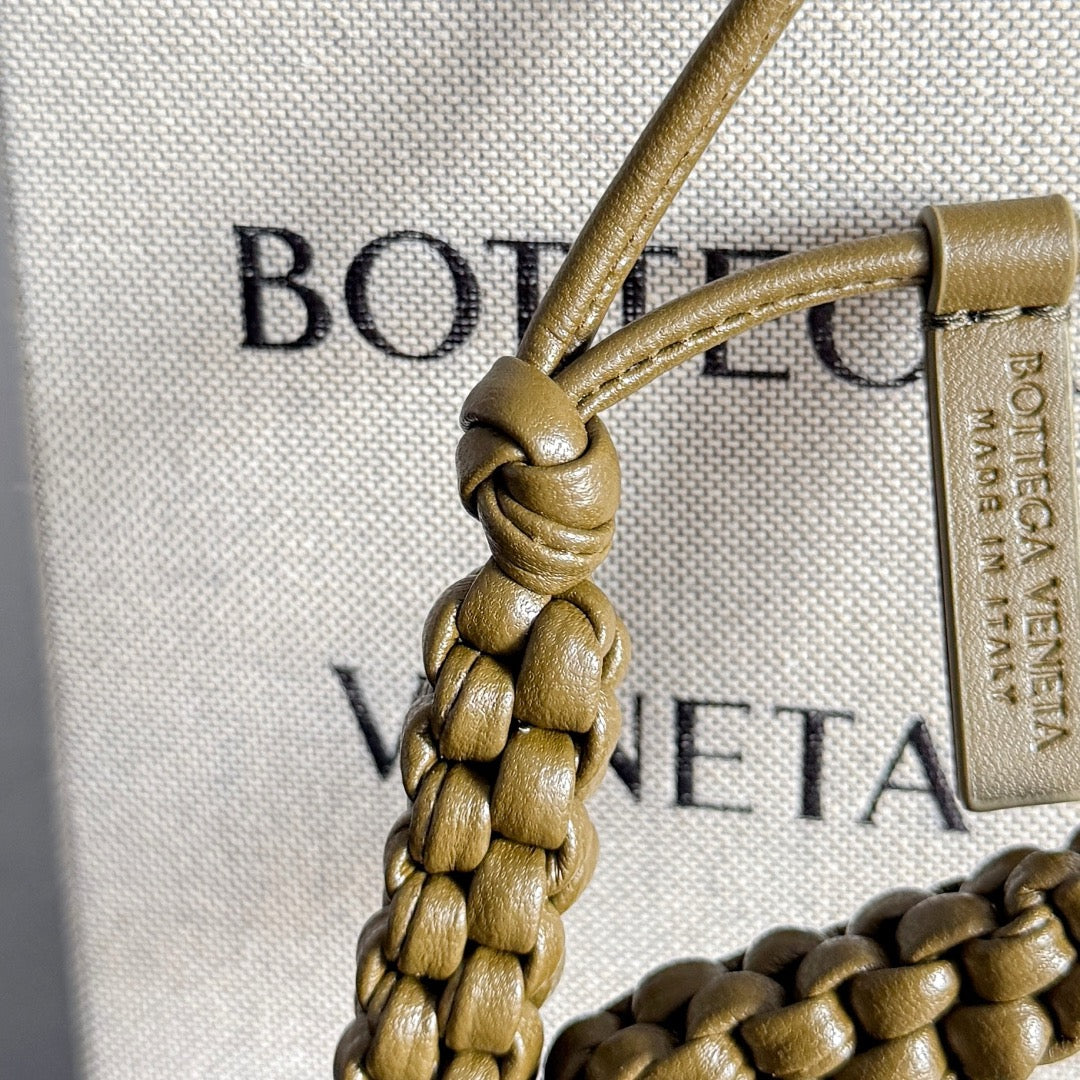 보테가 베네타 / 레터 K 참