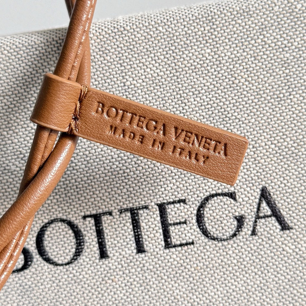 보테가 베네타 / 레터 H 참