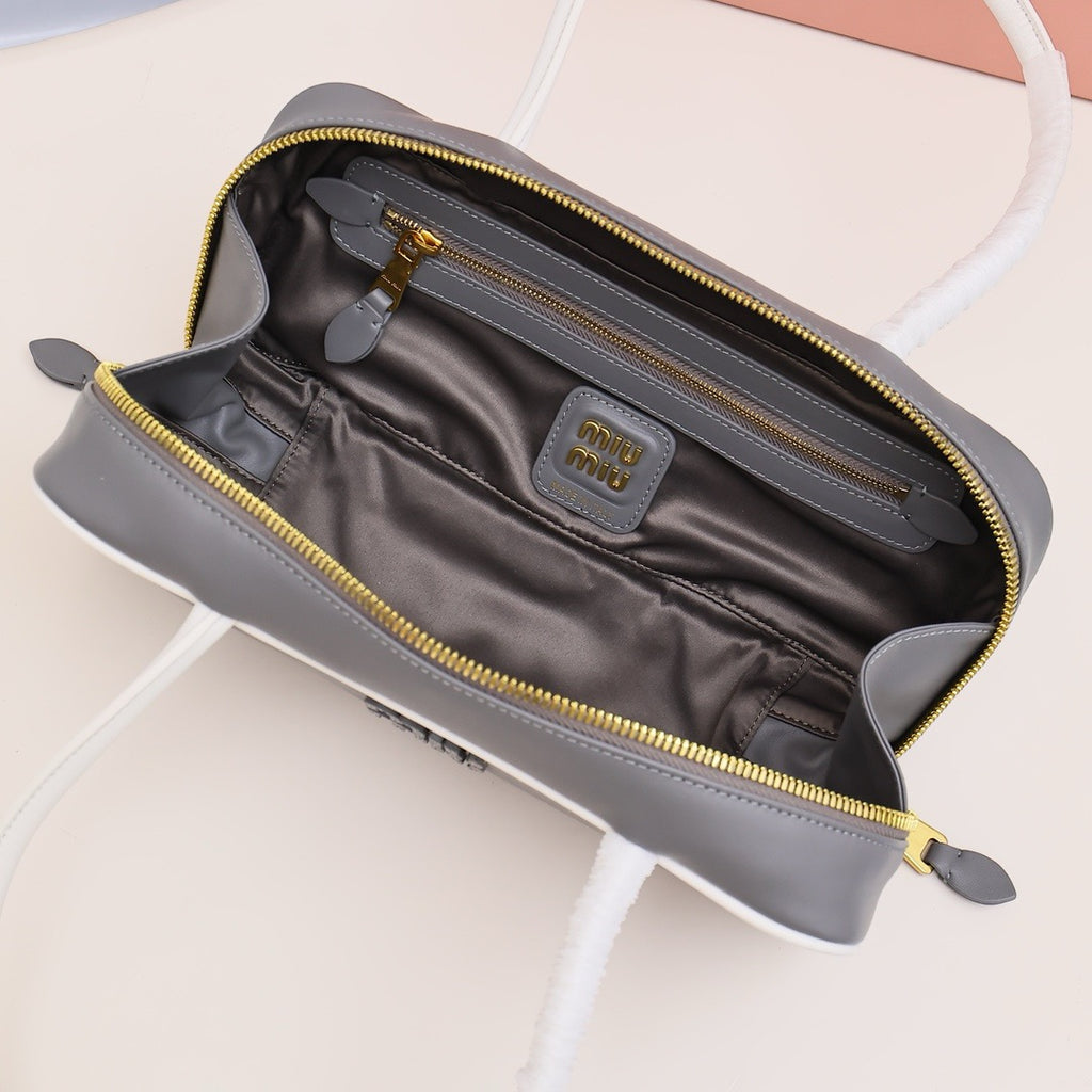 미우미우 / 가죽 보 백