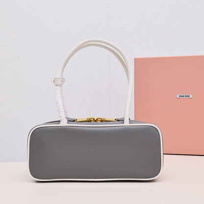 미우미우 / 가죽 보 백