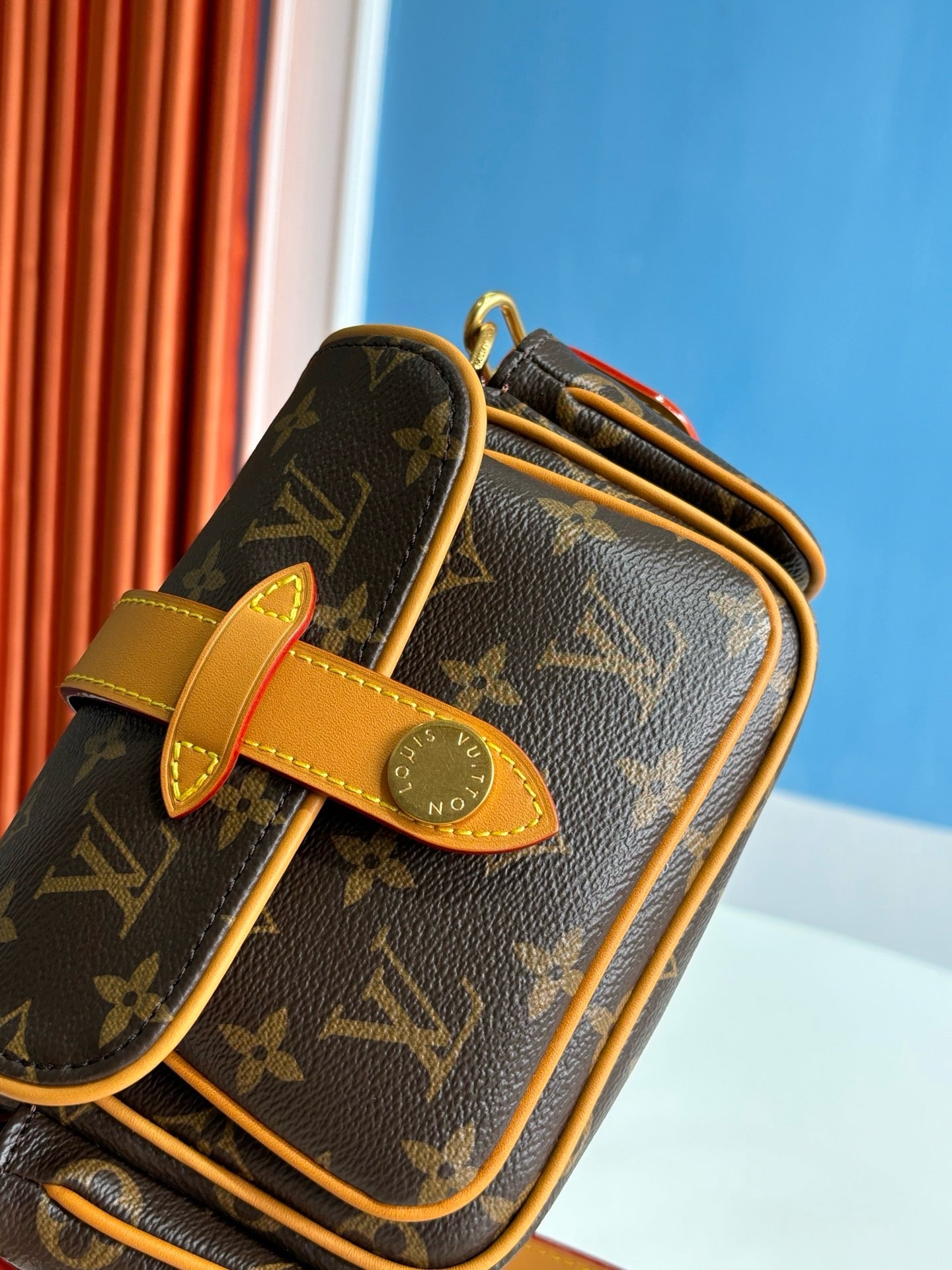 루이비통 / 카고 웨어러블 월릿