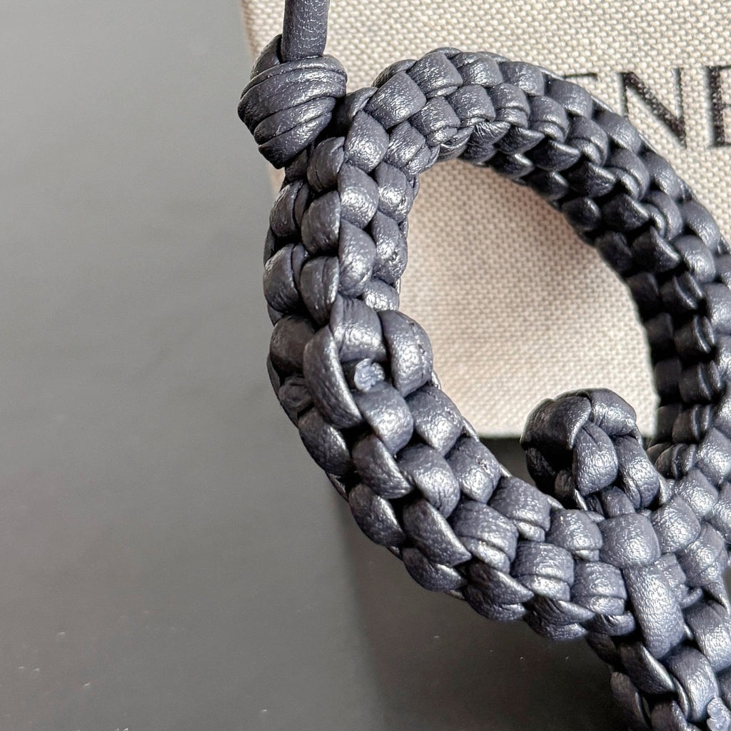 보테가 베네타 / 레터 Q 참