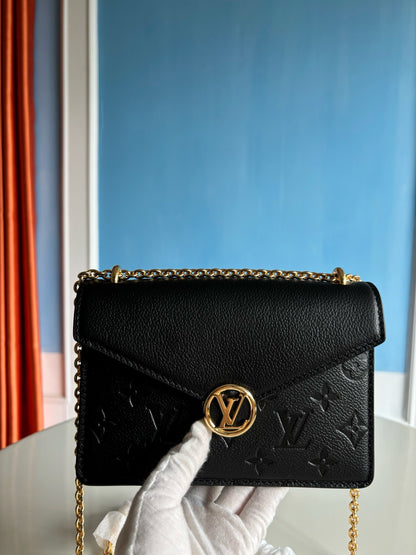 루이비통 / 월릿 온 체인 로지