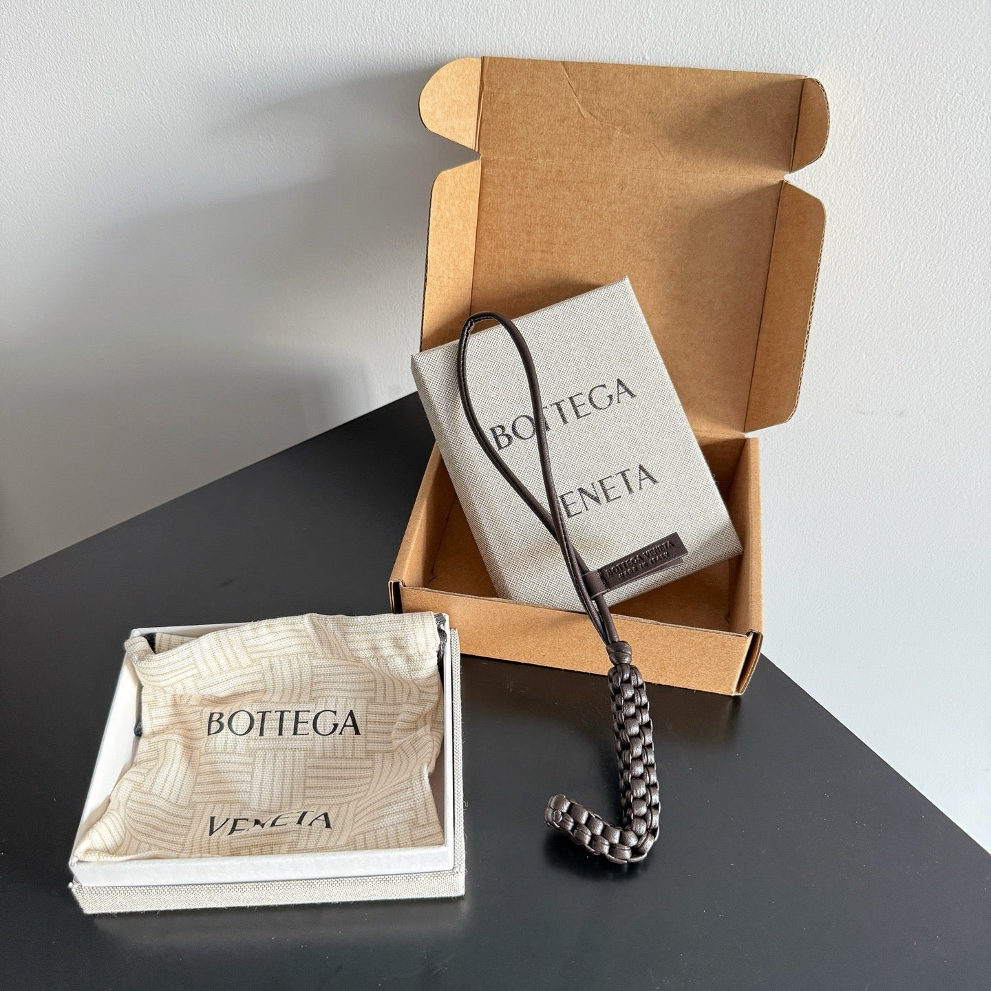 보테가 베네타 / 레터 J 참