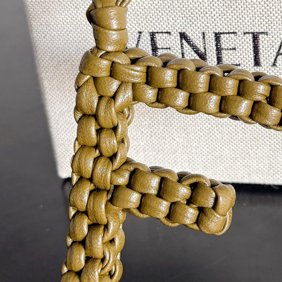 보테가 베네타 / 레터 F 참