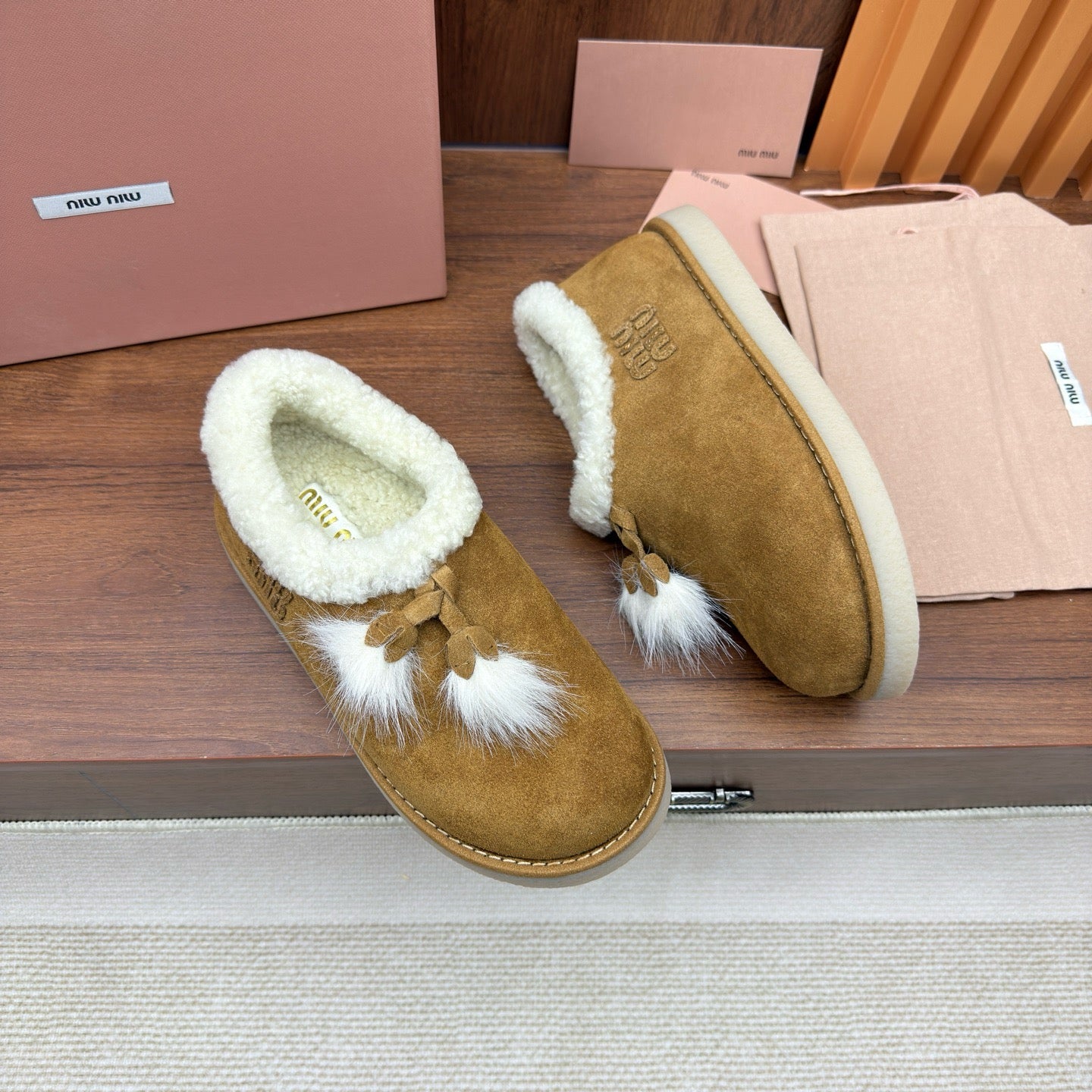 미우미우 / 스웨이드 및 시어링 뮬