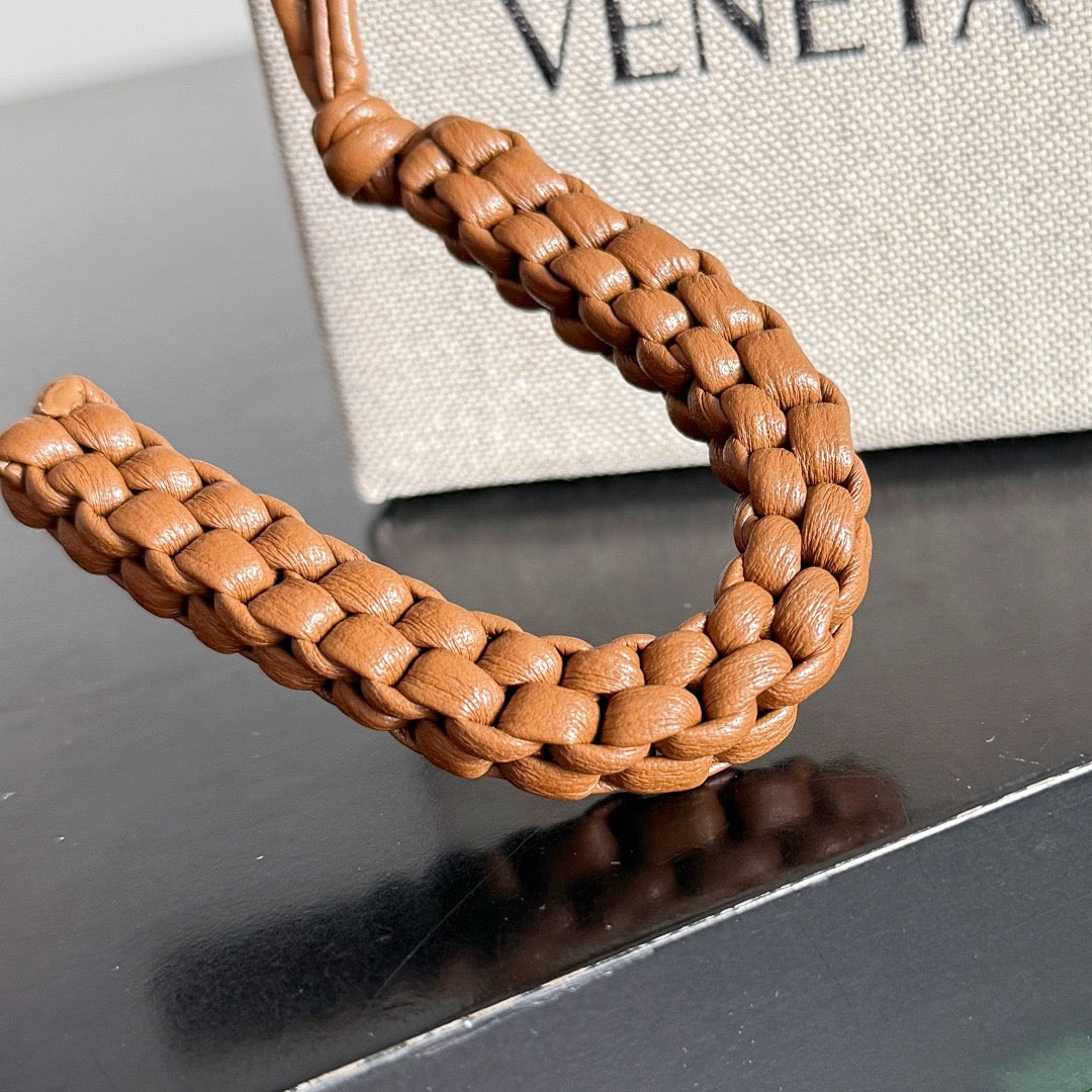 보테가 베네타 / 레터 U 참