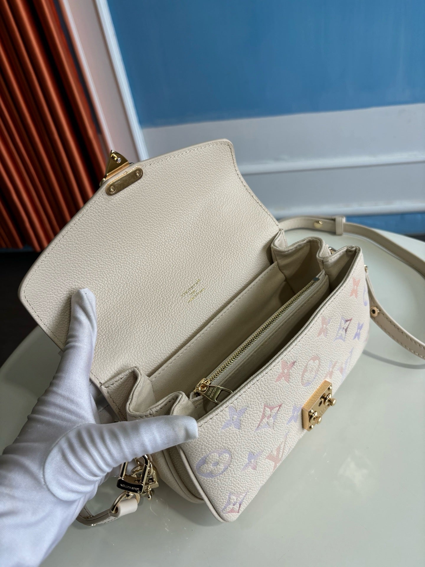 루이비통 / 포쉐트 메티스 이스트 웨스트