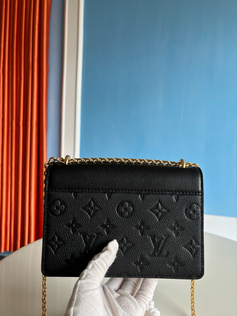 루이비통 / 월릿 온 체인 로지