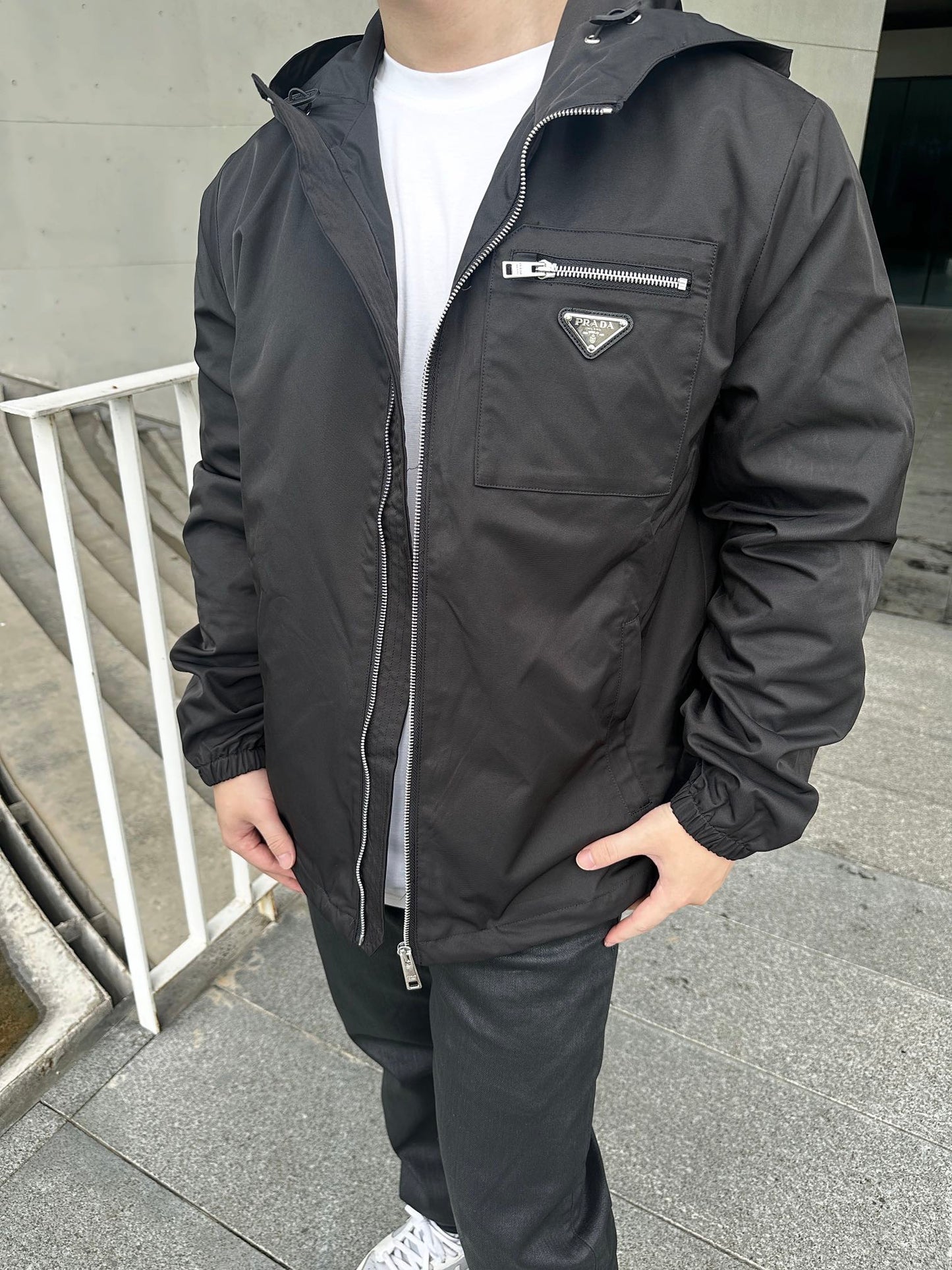프라다 / 나일론 로고 지퍼 후드 자켓