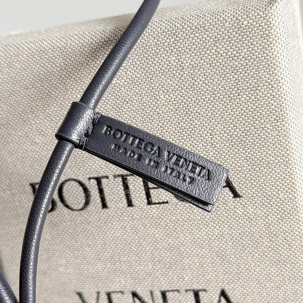 보테가 베네타 / 레터 T 참