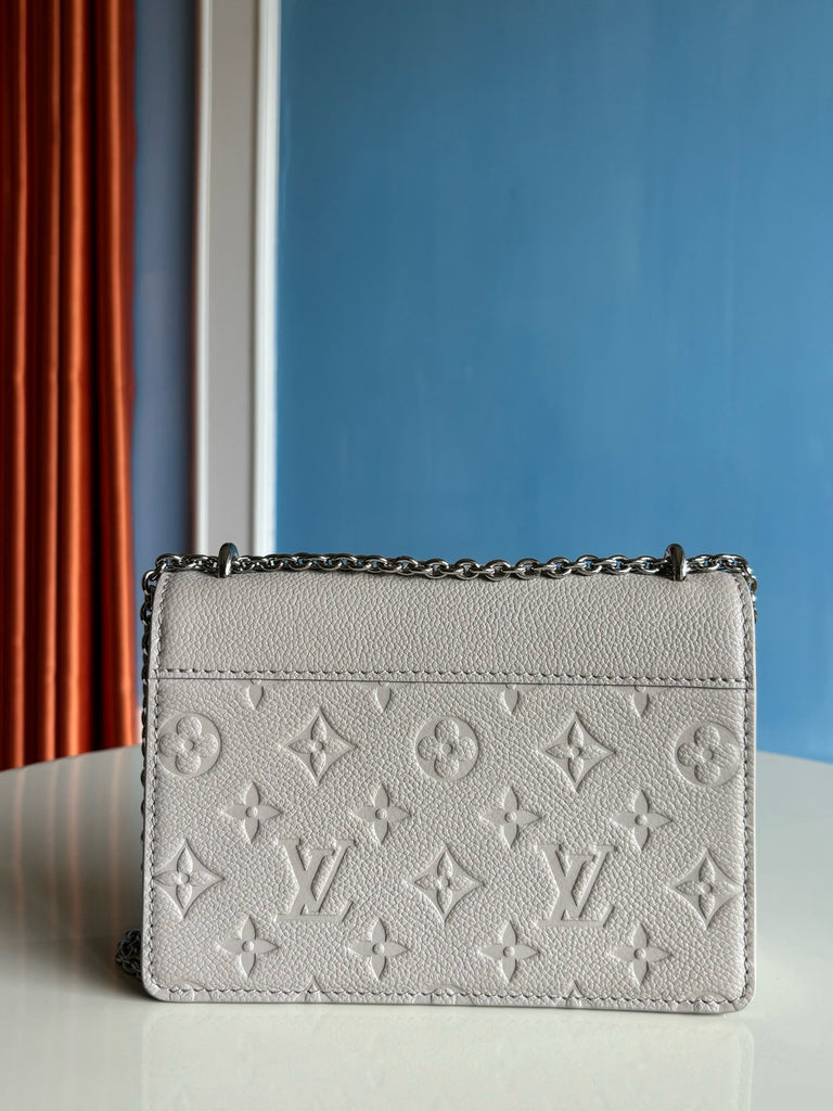 루이비통 / 월릿 온 체인 로지