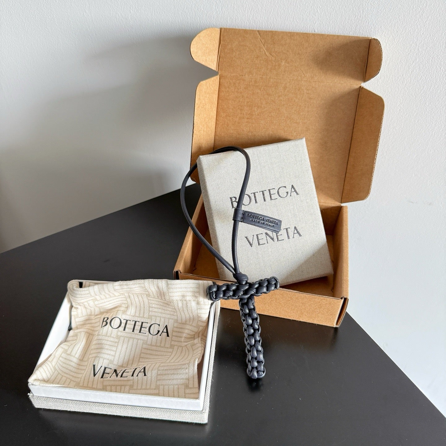 보테가 베네타 / 레터 T 참