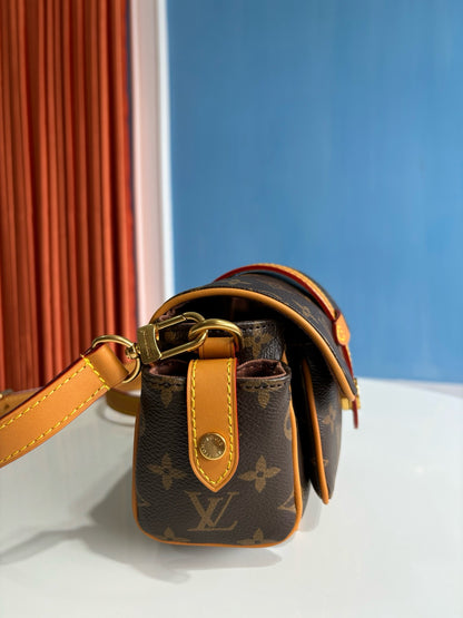 루이비통 / 카고 웨어러블 월릿