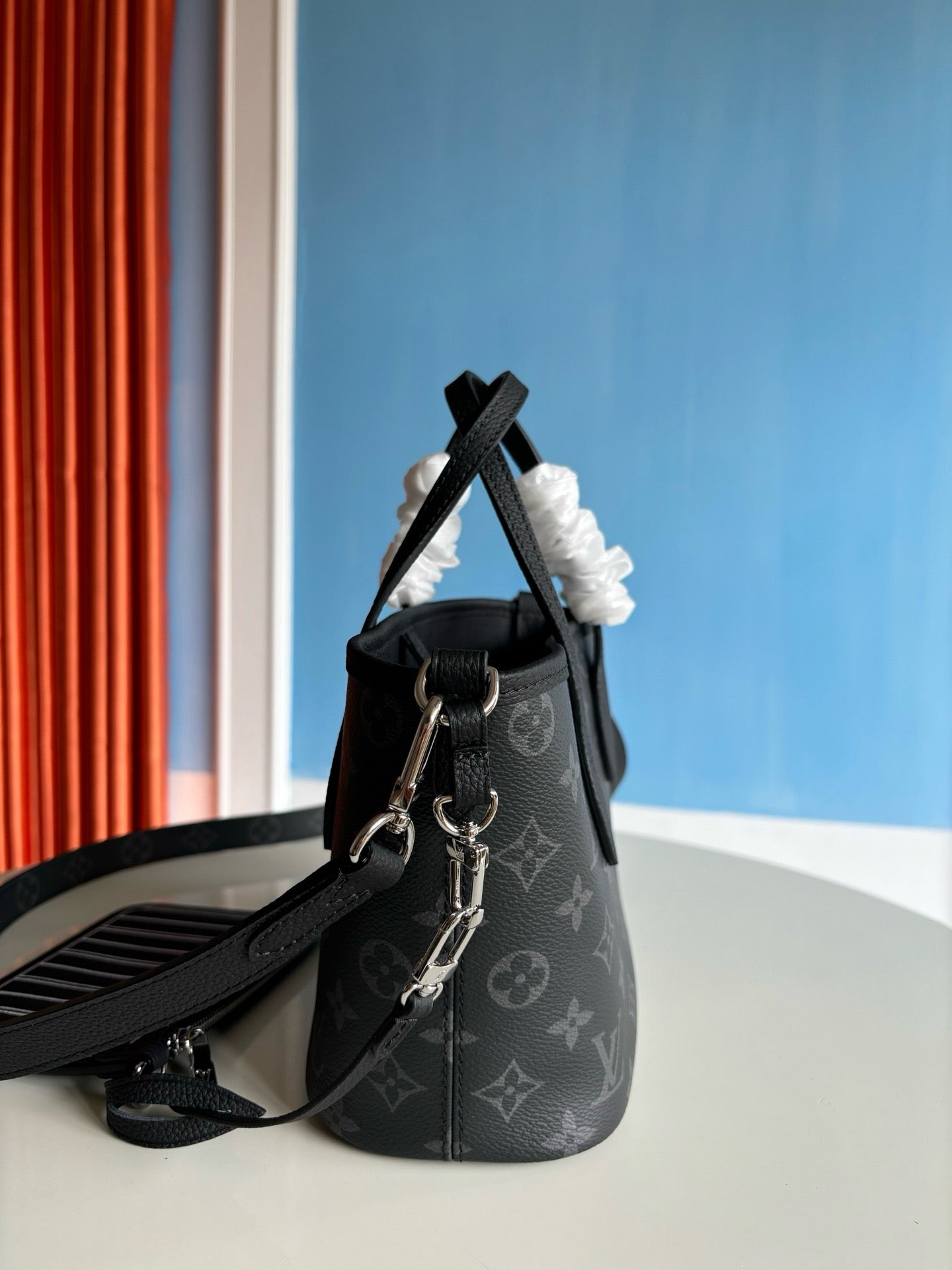 루이비통 / 네버풀 반둘리에 인사이드 아웃 BB