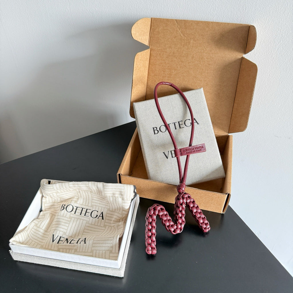 보테가 베네타 / 레터 M 참