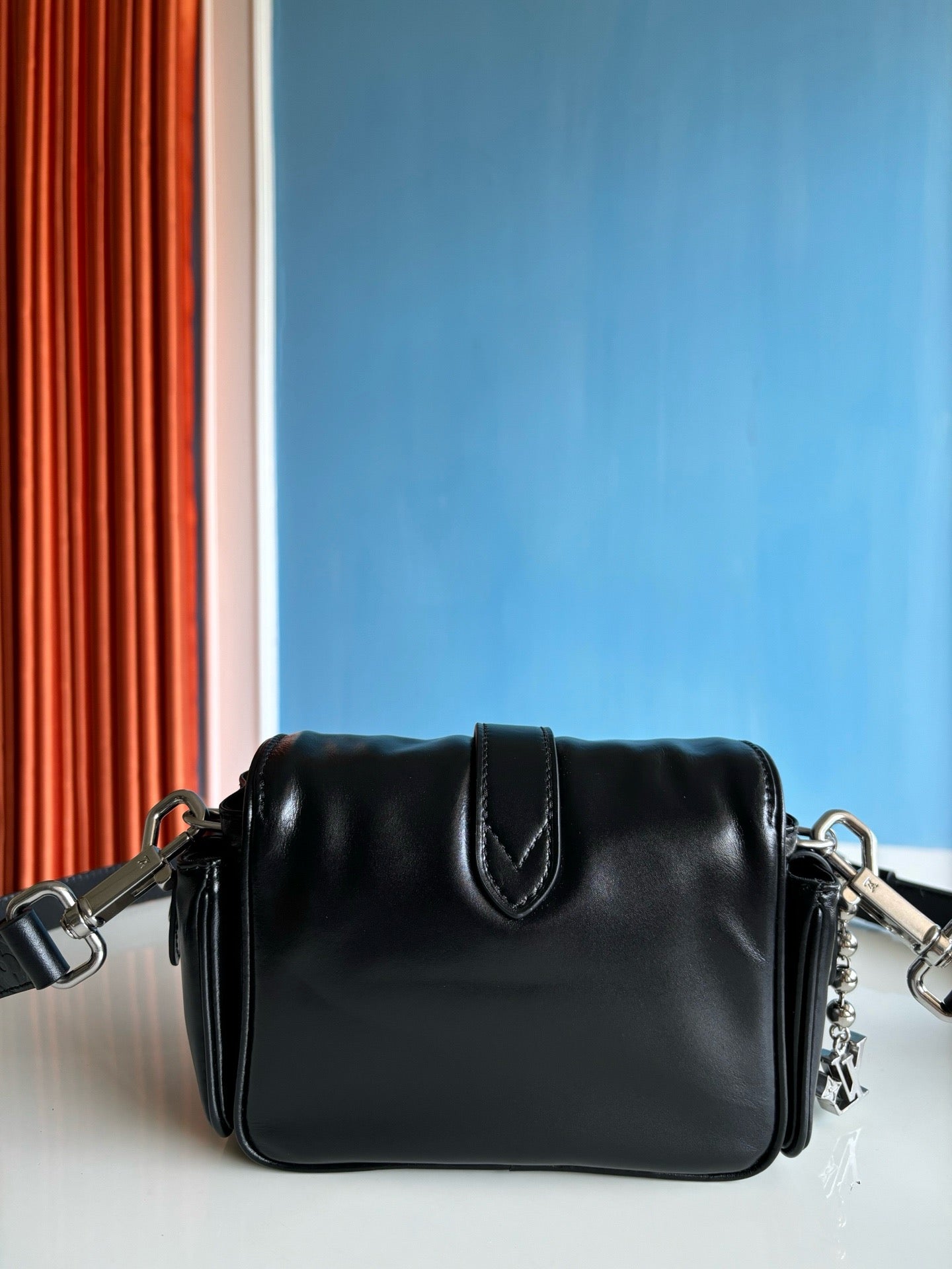 루이비통 / 카고 웨어러블 월릿