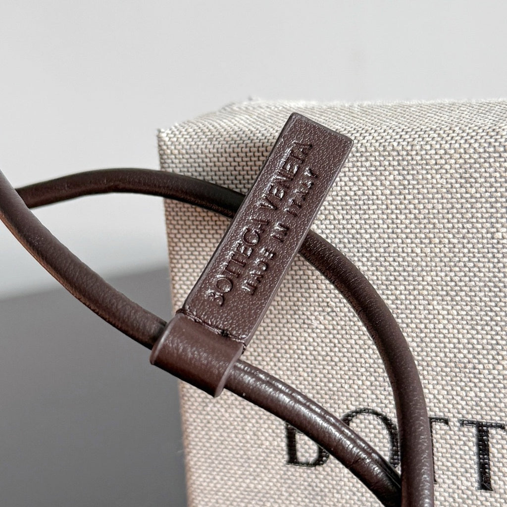 보테가 베네타 / 레터 P 참