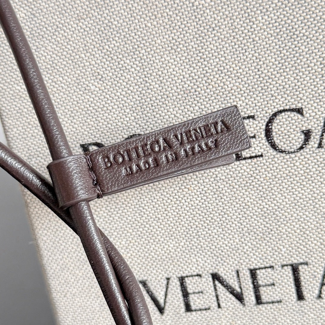 보테가 베네타 / 레터 J 참