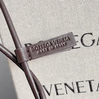 보테가 베네타 / 레터 J 참