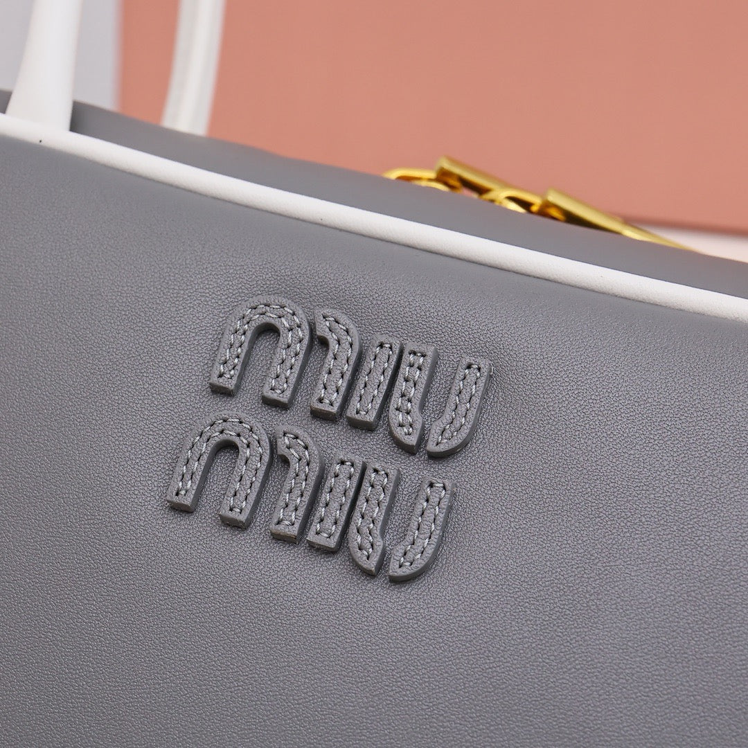 미우미우 / 가죽 보 백