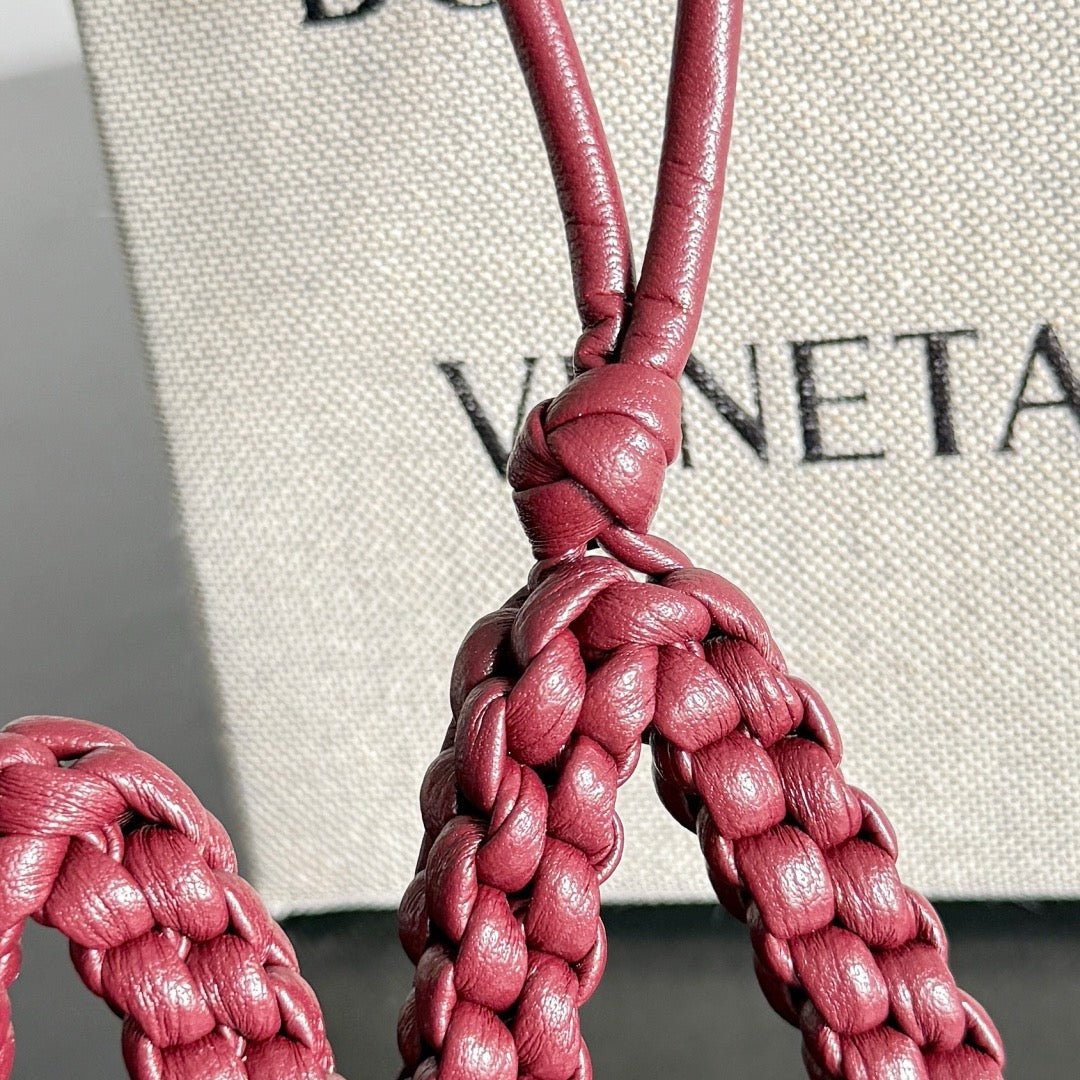 보테가 베네타 / 레터 M 참